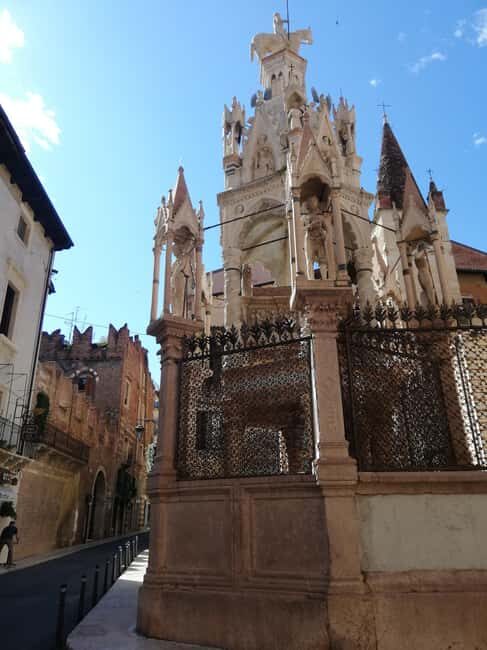 Verona Highlights Small Group Tour With an Expert Guide - Key Points