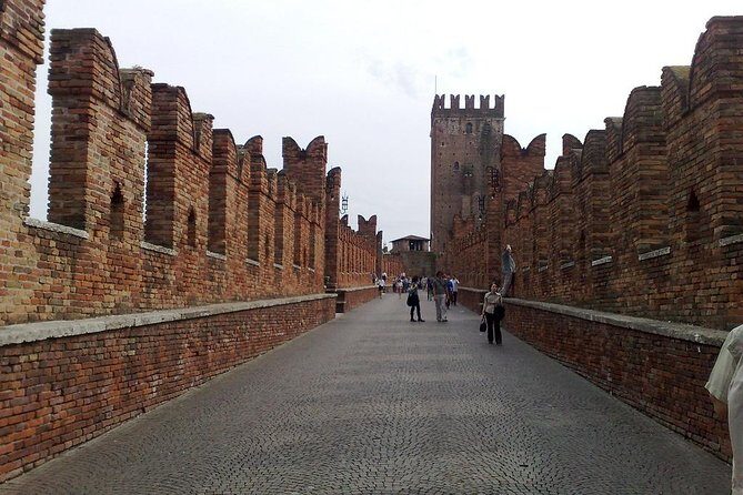 Verona, Romeo & Juliet, private guided tour from Milan - FAQ
