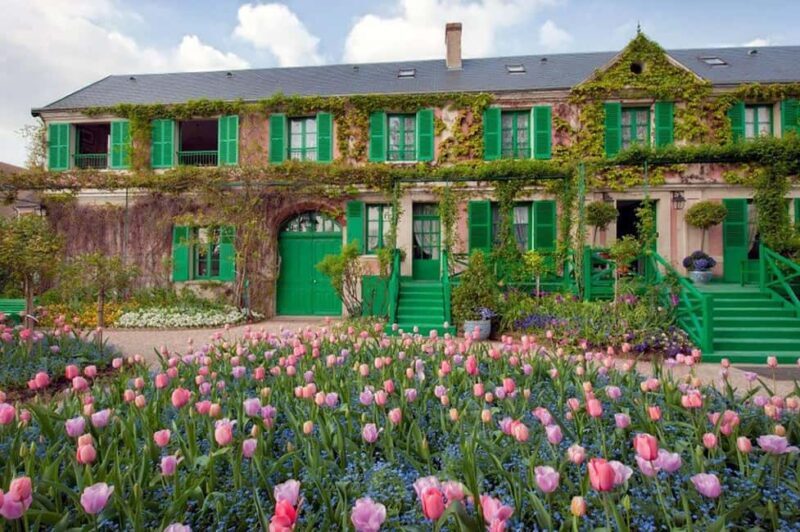 Versailles-Giverny Day Tour with Lunch at Moulin de Fourges - Analyzing the Value
