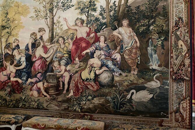 Versailles Guided Tour Small Group 10 to 18 people - FAQs