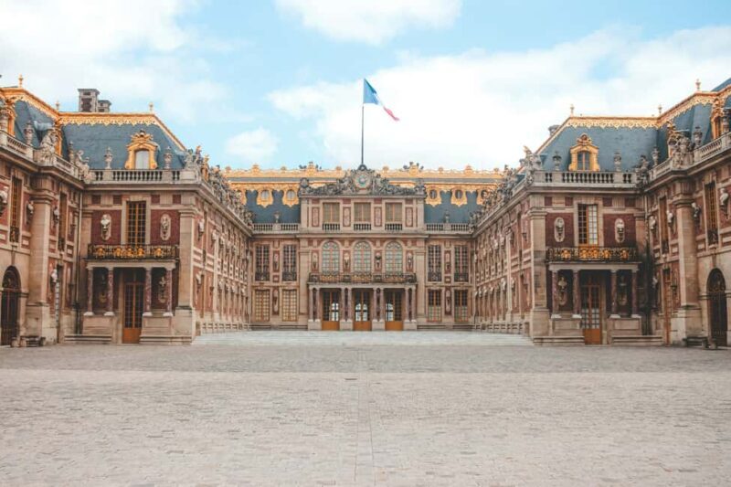 Versailles: Palace and Marie Antoinette's Hamlet Guided Tour - Exploring the Versailles Palace: A Journey into Royal Opulence