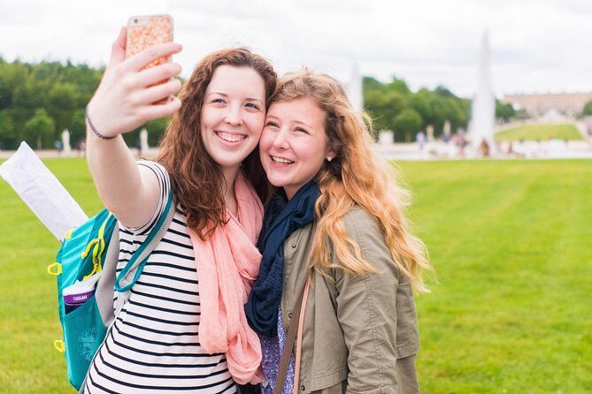 Versailles Palace Bike Tour with Market & Marie-Antoinette hamlet - Starting Off in Paris and Reaching Versailles