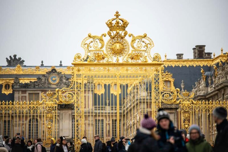 Versailles Palace Guided Experience and Gardens Entry 10 PPL - Who Should Consider This Tour?