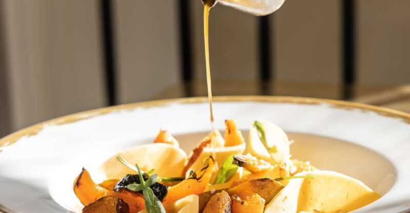 Versailles: Skip-the-Line Palace Entry Ticket & Lunch at Ore - An in-depth look at the experience