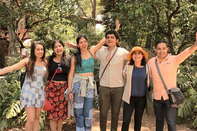 Vibrant Coyoacán Art Tour with Flavorful Mexican Fruit Tasting! - Coyoacán Market: The Heart of Local Commerce