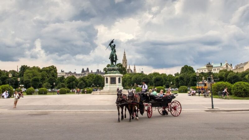 Vienna: 30-Minute Fiaker Ride in the Old Town - Pricing and Value