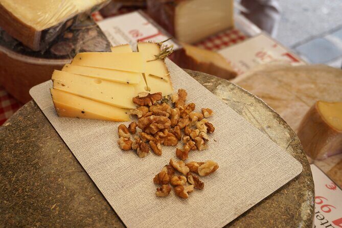 Vienna after Dark Tour: Food, Wine, Cocktails & Local Vibes - An In-Depth Look at the Vienna after Dark Tour