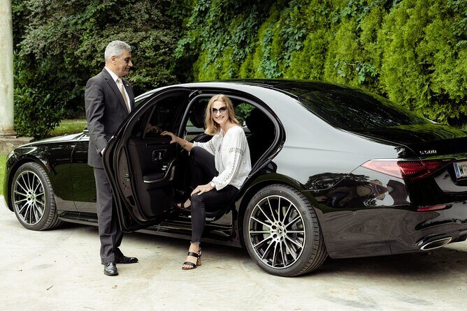 Vienna Airport Transfers From Vienna City With Private Driver - Real-Time Flight Monitoring