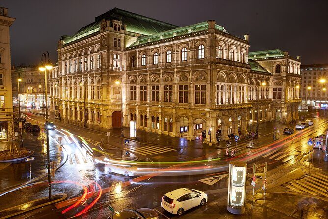 Vienna at night! Photo tour of the most beautiful buildings in the city - The Pros and Cons