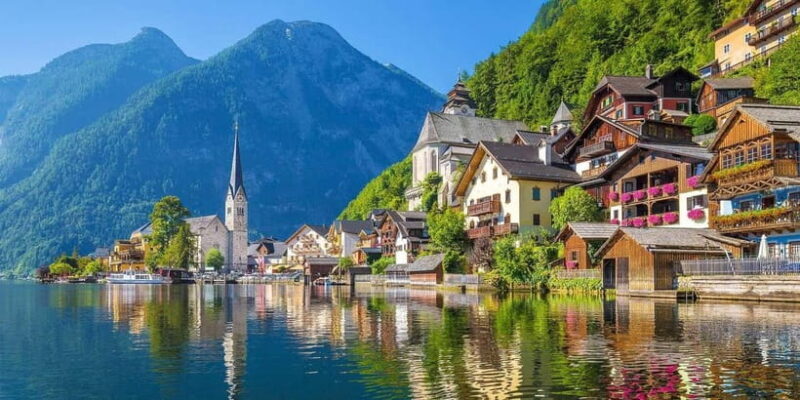 Vienna/Bratislava: Traunkirchen, Hallstatt & Salzburg Tour - Hallstatt: The Fairytale Village