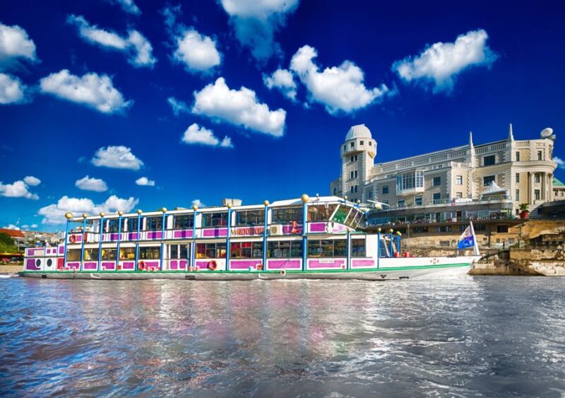 Vienna: Cruise and Schnitzel Tour - Key Points