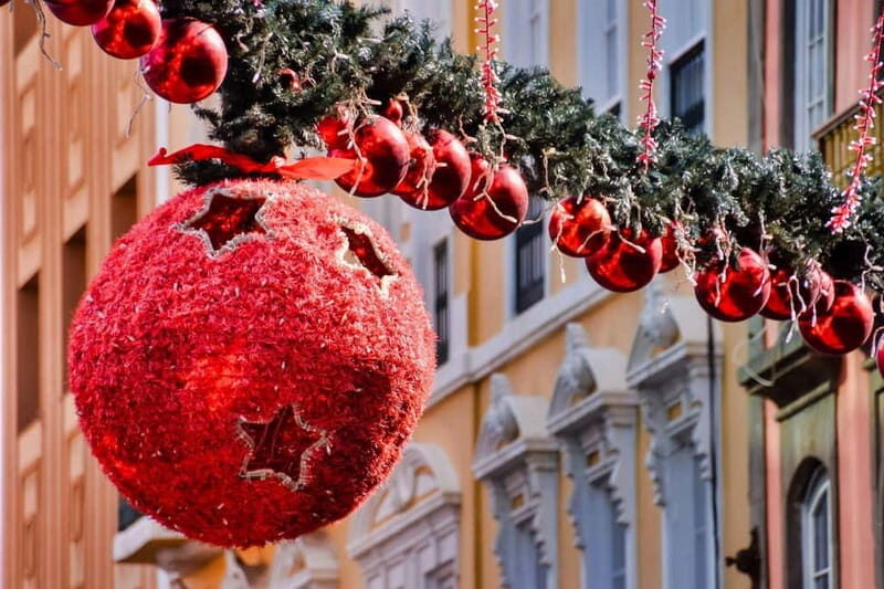 Vienna: Enchanting Christmas Markets Tour with Local Snacks - Key Points
