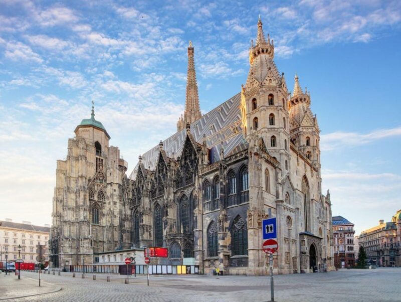 Vienna: Guided city tour through the highlights of Vienna's city center - Key Points