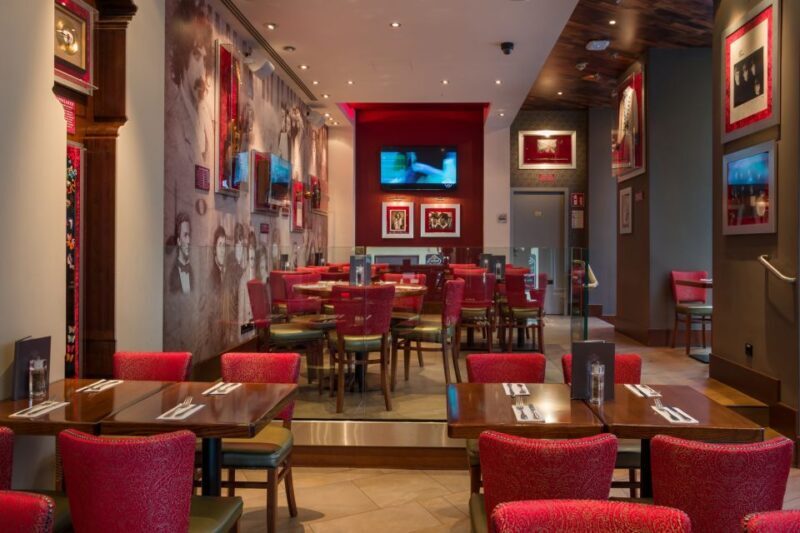 Vienna: Hard Rock Cafe with Set Menu for Lunch or Dinner - Frequently Asked Questions