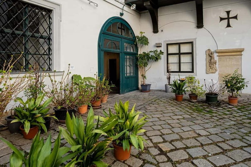 Vienna: Hidden courtyards Guided walking tour - Unearthing Vienna’s Hidden Courtyards