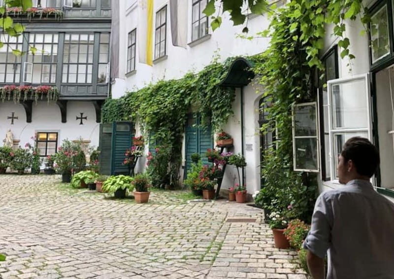 Vienna: Hidden courtyards Guided walking tour - FAQ