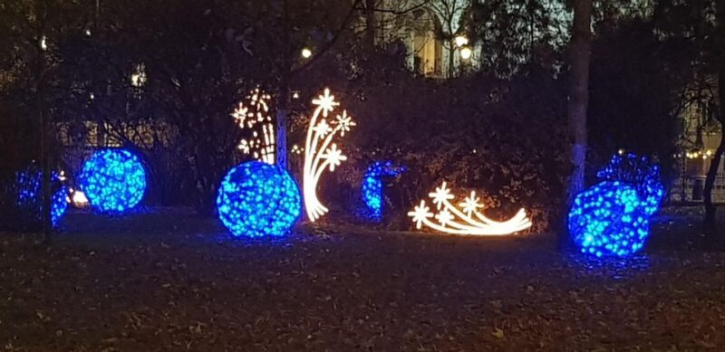 Vienna: Private Christmas Markets Tour with Drink & Snack - Key Points