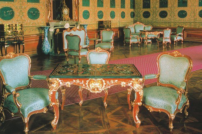 Vienna: Skip the Line Schönbrunn Palace and Gardens Guided Tour - The Crowds & Atmosphere