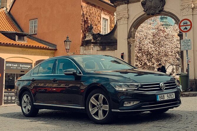 Vienna to Prague - Private Transfer by LIMOUSINE 3+1pax - Key Points