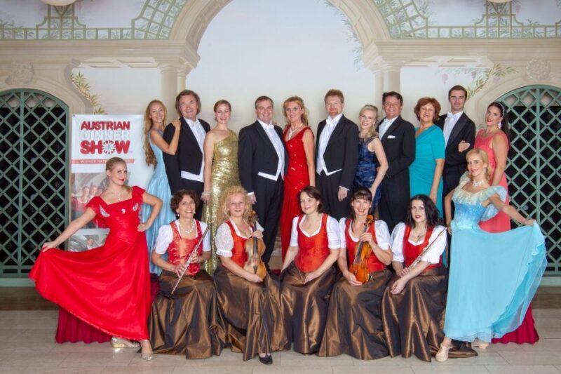 Vienna: Traditional Dinner Show at the Wiener Rathauskeller - FAQ