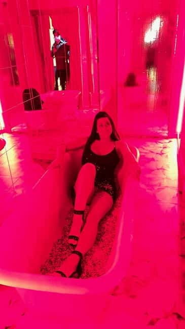 Vigo: Thematic Tour Selfie Experience Gallery Vigo-Galicia - Practical Tips for Visitors