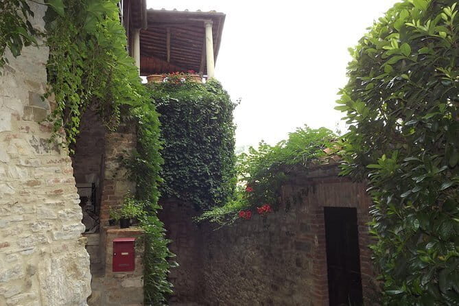 Villages of Chianti with lunch and tasting in Open Top Van - Key Points