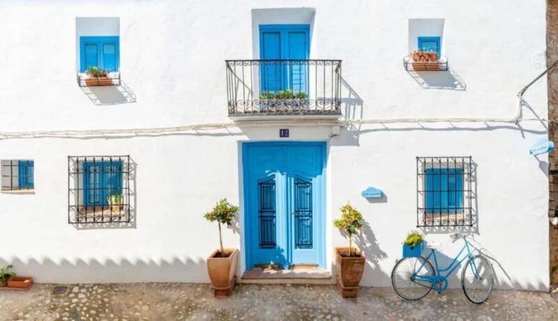 Villajoyosa and Altea: A Tour of Chocolate, History, and Charm - Exploring Villajoyosa: A Splash of Color and Cocoa