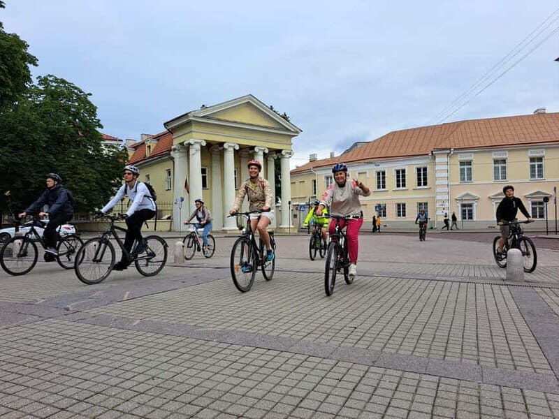 Vilnius: City Bike Tour of Vilnius Highlights - Key Points