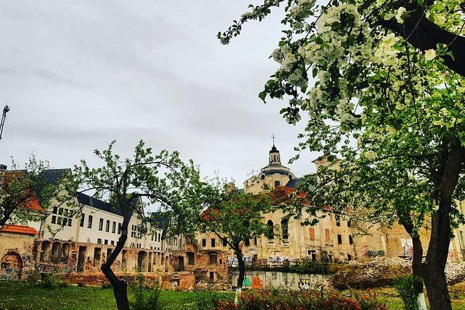 Vilnius: Small group Walking Tour with a Local Guide - A Closer Look at the Experience
