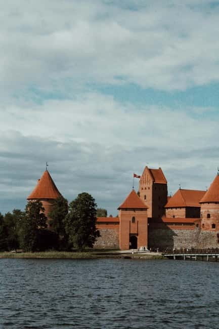 Vilnius to Trakai Island Guided Tour with Chocolate Tasting - Summary