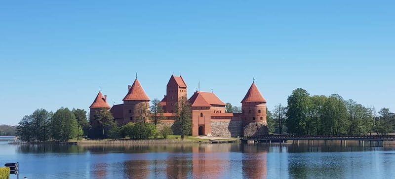 Vilnius: Trakai Castle Half-Day Tour by minivan - Key Points