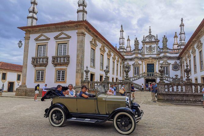 Vintage car ride in Vila Real - Key Points
