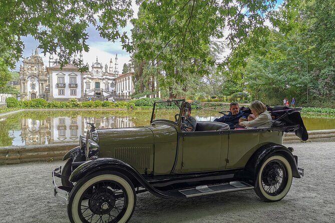 Vintage car ride in Vila Real - FAQ