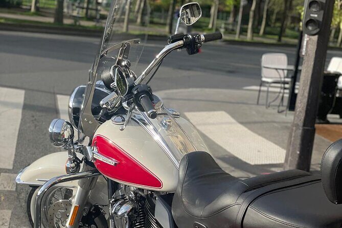 Vintage Motorcycle Rental in Paris - Discovering Paris on Two Wheels: An Experience Like No Other