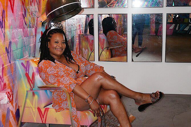 Vintage Shopping Tour of the Arts District with 100 Photos, Champagne and Lunch - FAQ