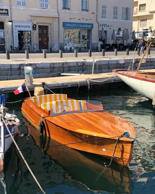 Vintage sunset boat tour of Marseille for couples (2h) - FAQ