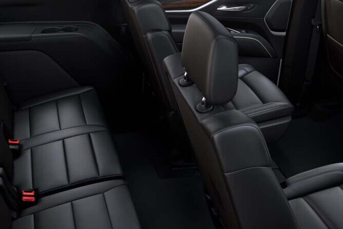 VIP Private Maui OGG Arrival Transfer in Black Cadillac Escalade - Experience and Comfort in a Luxury SUV