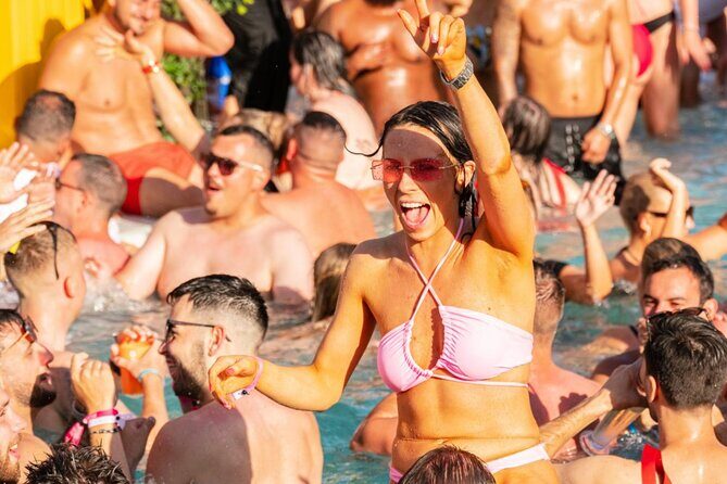 VIP Vegas Pool Crawl: Drinks, Entry & Party Bus - The Sum Up