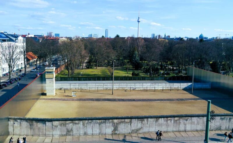 VIP Warnemünde-Berlin: Private Shore Excursion with a Van - FAQ