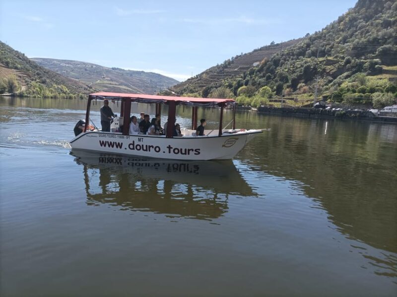 Visit Pinhão Visit and wine tasting Panoramic cruise - An In-Depth Look at the Pinhão Tour Experience