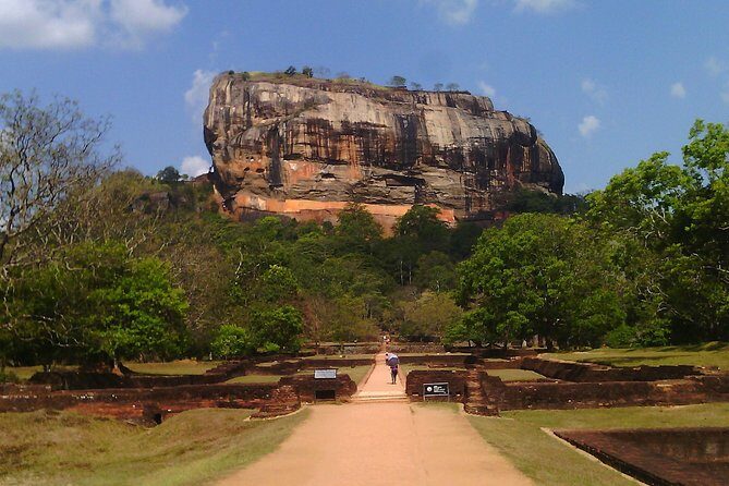 Visit sri Lanka 7 Days Round Trip - A Deep Dive into the 7-Day Sri Lanka Tour