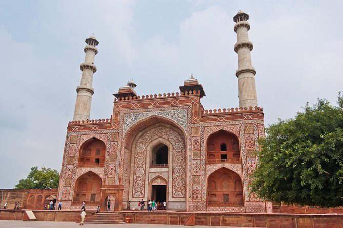 Visit Tajmahal & Agra Art Gallery of Brahma kumaris - A Closer Look at the Itinerary