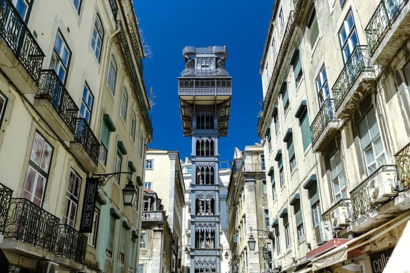 Visit the centre of Lisbon. Small group. Follow the guide.. - Key Points