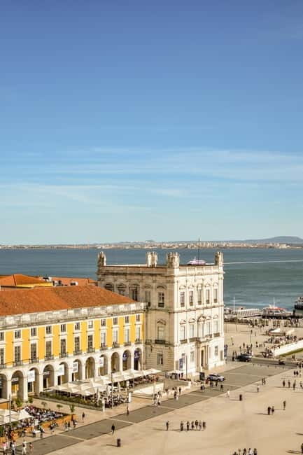 Visit the centre of Lisbon. Small group. Follow the guide.. - The Sum Up