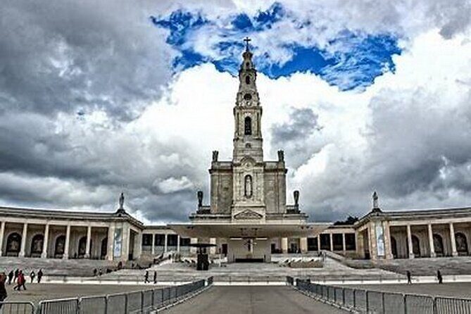 Visit to Fatima, Battle, Nazareth and Óbidos Private Full Day Tour - A Detailed Look at the Tour Experience