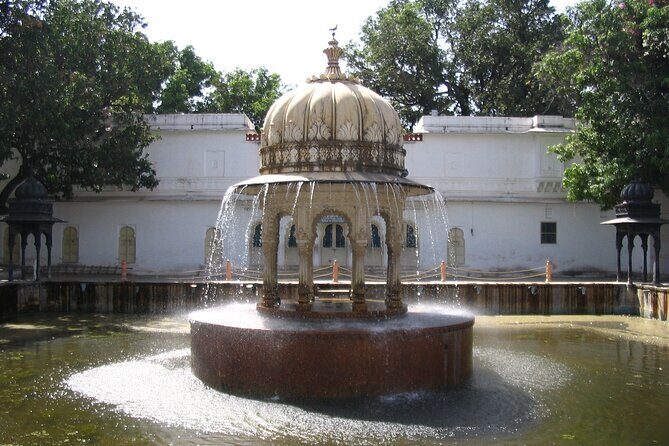 Visit to Sahelion Ki Bari, Garden of the Maidens, Udaipur with lunch - FAQs