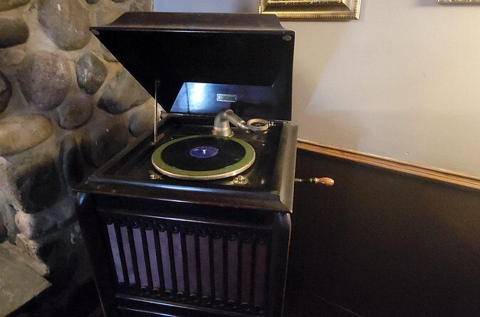 Vito's Vault Chicago finest dinner theatre speakeasy - Who Will Love This?