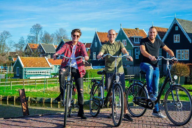 Volendam: E-bike rental with suggested countryside- and fisherman village route - Discovering the Charm of Volendam and Surroundings