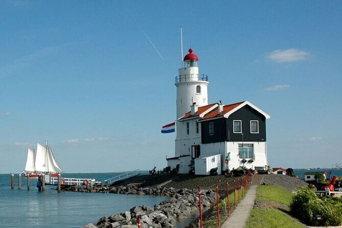 Volendam: E-bike rental with suggested countryside- and fisherman village route - The Sum Up