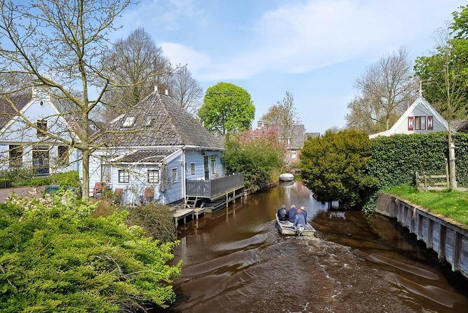 Volendam & Marken Private Tour in luxury Jaguar S Type 1/2 day - Why This Tour Stands Out